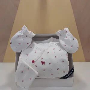 [블루독베이비](신세계 사우스시티)RD)베리모달배내가운, 손싸개 선물세트(45A70-001-06+45A70-008-08)