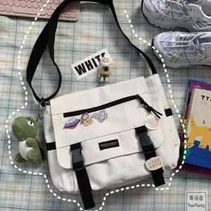 20대30대나들이가방 남녀 공용 주말 데이트 룩 20대 커플 메신저 가방