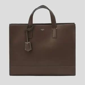 [헤지스](대구신세계)[15인치 노트북 수납가능][선물추천][소량재고] 브라운 로고배색 가죽 서류가방 HJ...