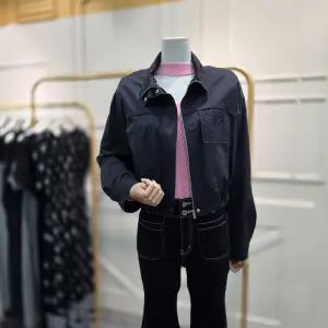 [에고이스트][에고이스트] 모크넥 데일리 크롭 점퍼 EQ3TZ301BK_CA