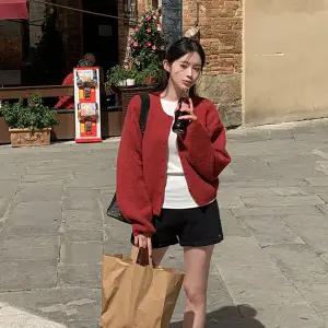 블루밍 소프트 세미크롭 니트 브이넥 라운드넥 데이트룩