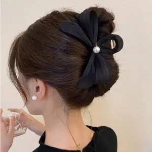 프렌치펄 리본포인트 깔끔하고 고급스러운 헤어집게핀