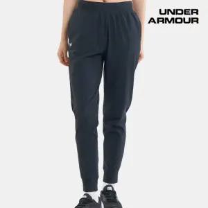 [롯데백화점]언더아머 여성 UA 라이벌 하이라이즈 우븐 팬츠 1382727-001