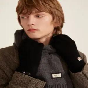 헤지스 액세서리 [선물추천][스테디셀러][Online Limited] 블랙 퍼피자수 울캐시미어혼방 장갑 (스마트터