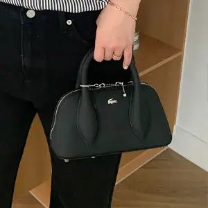 [라코스테]데일리 시티 미니 부가티 백 NF4763DZ