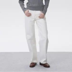 [롯데백화점]플랙 여성 로그 M07 스트레이트 화이트 데님 팬츠 (PJTF5LGM076)