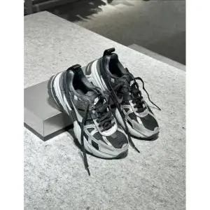 [정품] [무배 최저가! /빠른출고] 나이키 Nike V2K 런 블랙 앤 메탈릭 실버 우먼스 FD0736-005 [갓성비 슈