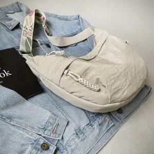 컬러스트랩 반달 크로스백 숄더백 데일리가방