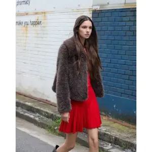 [갤러리아] (25겨울) 와이드카라 페이크퍼 자켓 (ER4TF001)