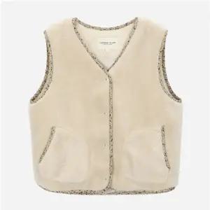 [롯데백화점]써스데이 아일랜드 배색 바인딩 퍼 베스트 T258MVT341W