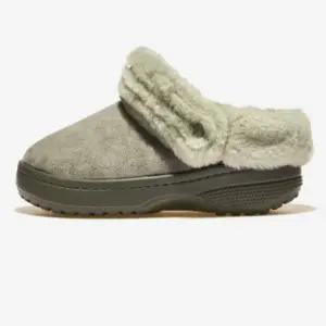 갤러리아 [CROCS](공용)클래식언퍼게터블스웨이드클로그/CRS212106_GALACTICGREY