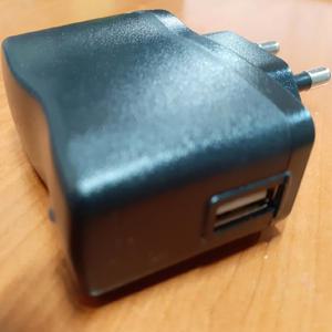 효도라디오 USB 220V 충전기 휴대용선풍기 급속 충전 아답터 편리한LED충전표시 무선이어폰 전자담배 모기채 mp3플레이어 소형가전