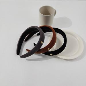 [기타]예쁜 골드메달을 품은 벨벳 헤어밴드 도톰한 여성 헤어패션 러블리 머리띠 국산 1927