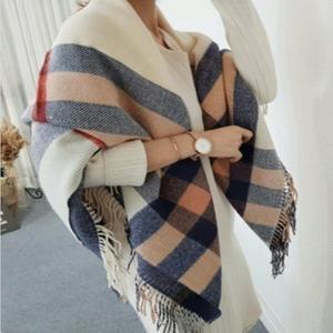 [애슬릿] 빅 체크 중년 여성 겨울 방한 어깨 숄 머플러