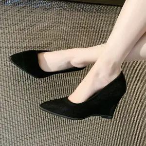 여자 신발 힐펌프스 하이힐 구두 웨지힐 사계절 펌프스 빅사이즈 스틸레토 힐 유니크한 힛템