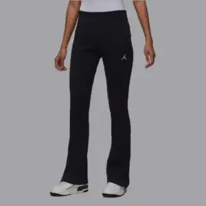 나이키레깅스 SQJ IF4823-010 조던 브루클린 에센셜 여성 미드라이즈 플레어 레깅스