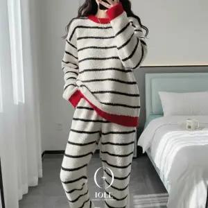 [2025 F/W 신상 겨울 수면잠옷] 누아 크림 스트라이프 홈웨어 루즈핏 레드포인트 상하세트 프리사이즈 여성 파자마