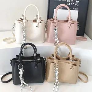 아트박스/어반백 여성크로스백 스트랩 미니 토트 크로스백URB_W520