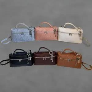 [다잇템] 여성 사랑스러운 펀칭자수 손잡이 금색 쁘띠 레더 크로스백