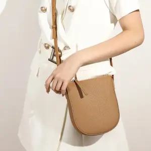 가죽 미니크로스백 핸드폰가방 여성 미니백 여행용 크로스백