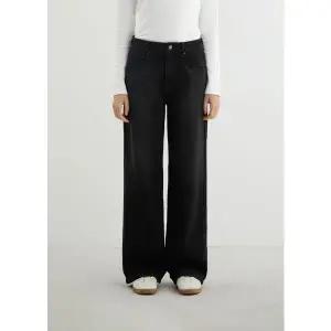 [게스](강남점)YP4D9195 [코어] 기모 흑청 와이드