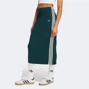 [그랜드스테이지] ADIDAS KNIT 3S SKIRT 아디다스 아디컬러 니트 3-스트라이프 스커트 JW2662