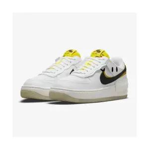 나이키 에어포스 1 쉐도우 스마일 러닝화 DO5872-100