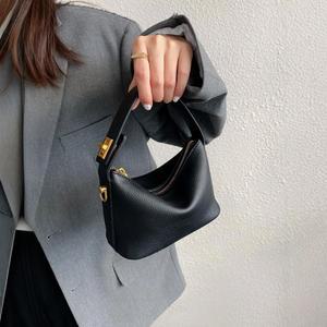 심플하고 레트로한 크로스백 부드러운 가죽 소형 사각백