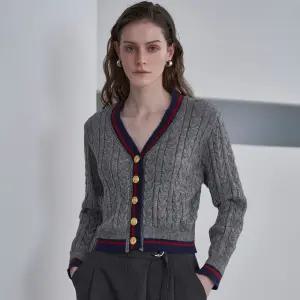 [르니앤맥코이]배색 포인트 세미 크롭 니트 가디건 ML11CD310FJY