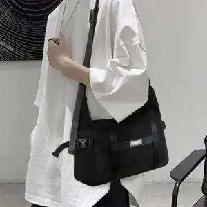 [아우트]라벨링 디자인 천가방 남성 크로스백