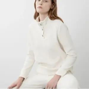 [올리비아로렌] 벨벳골지하이넥티셔츠VOCAL3WA361