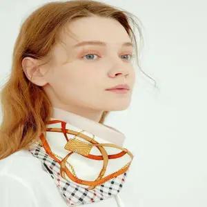 [닥스ACC] DCSC5E144I2 베이지 체인 패턴 스퀘어 실크스카프