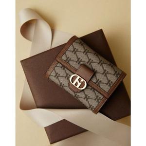 [NS홈쇼핑][헤지스ACC] [헤리아토]브라운 시그니처 패턴 가죽 반지갑 HIWA5E879W2..