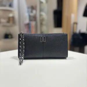 [닥스](강남점)DCWA5F767BK 블랙 염소가죽 지퍼 장지갑 (스트랩탈부착)