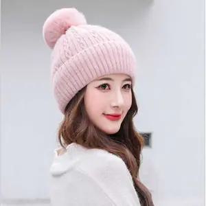 여자 겨울 데이트 나들이 룩 방울 털 니트 비니 모자 여성니트모자털모자