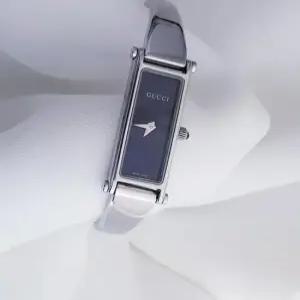 정품 신품급  1500L 블랙 명품시계 미디움