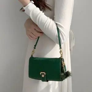 [하프클럽/]여자 핸드폰지갑 핸들 테슬 스트랩 엠보싱 지갑