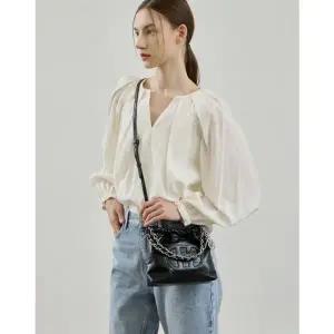 [NS홈쇼핑][헤지스ACC]HIBA6E543SV  H패치 블랙 레더 퀼팅 실버체인 호보 숄더백 S..