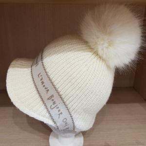[애슬릿] 밍크 방울 골지 니트 라벨 볼캡 겨울 털 모자
