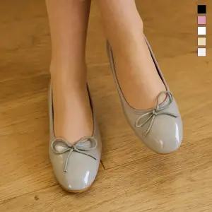 미르바네스슈즈 유광 리본스트랩 플랫슈즈