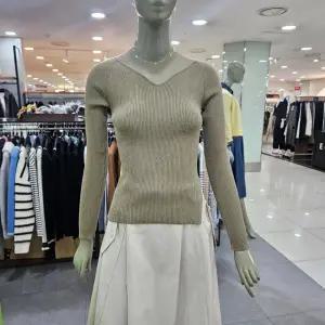 시슬리/애플아울렛/웨이브넥 슬림 니트 SAKP38431