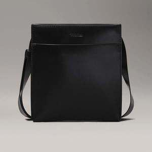 [Calvin Klein]캘빈클라인 남성 가방 글로우 플랫 엑스바디 가죽가방 숄더백 크로스백