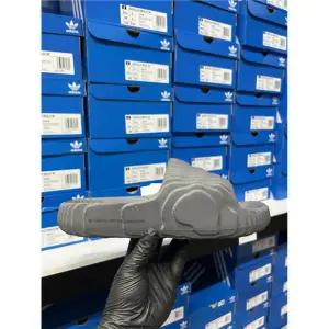 [더한어패럴/당일출고] 아디다스 아딜렛 22 다크그레이 데일리 HP6522 남녀공용 슬리퍼