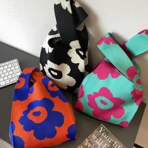 플라워 패턴 귀여운 여성 토트백 니트 봉지백 1+1+1 봉지백 패딩백 니트백 뽀글이가방 친구선물