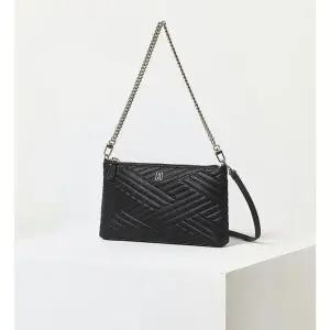 [NS홈쇼핑]DCWA5F279 닥스 블랙 칼라일 엠보 가죽 골드DD 체인 월릿백[35430528]