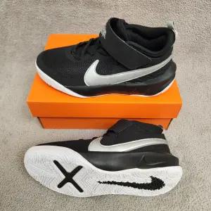 [오늘출발] 나이키 팀 허슬 D 10 리틀키즈 신발 운동화 CW6736-004