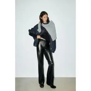 [정품] 자라 팬츠 데일리 바지 긴바지 슬랙스 ZARA 페이크 플레어 - 블랙