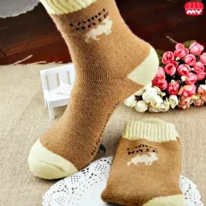 두툼한 양말 겨울 따뜻한 울 양말 긴목 두꺼운 여성양말 기모 방한용
