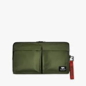 어센틱 랩탑 클러치백 GEE238-705 카키