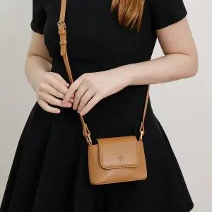 [몽삭] 모니카 미니 바게트백 탄 AP15-2174-TN